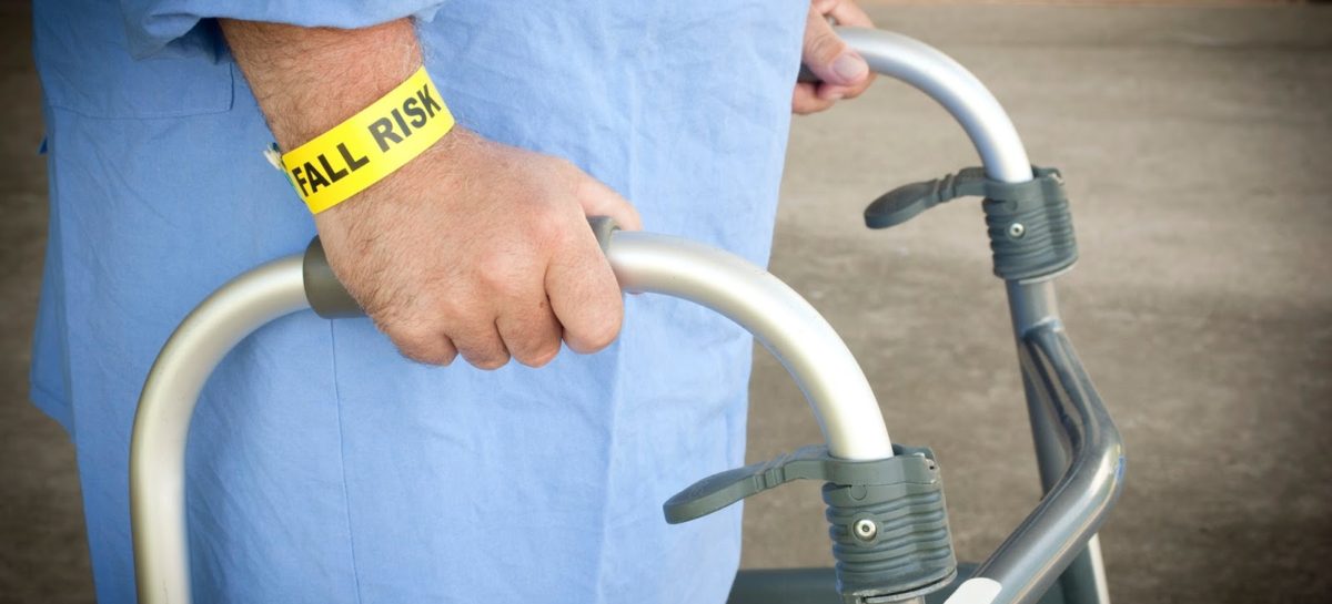 Tips for older people to prevent falls and fractures