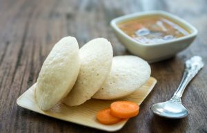 Steamed idlis with chutney