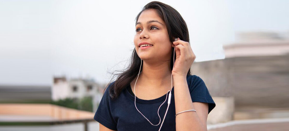 How to use the Ambient Sound mode in earphones?